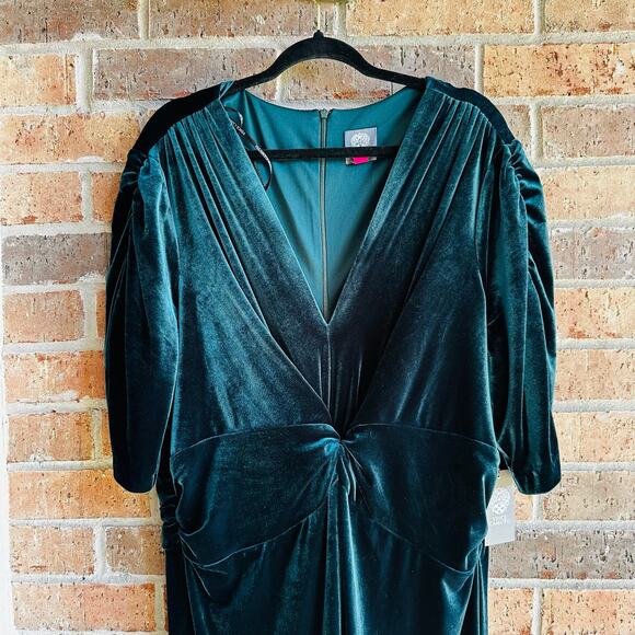 Vince Camuto Emerald Green V-Neck Velvet Romper - Picture 4 of 7